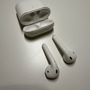 Apple AirPods (2nd Generation A2031 wired charging) – Great Condition